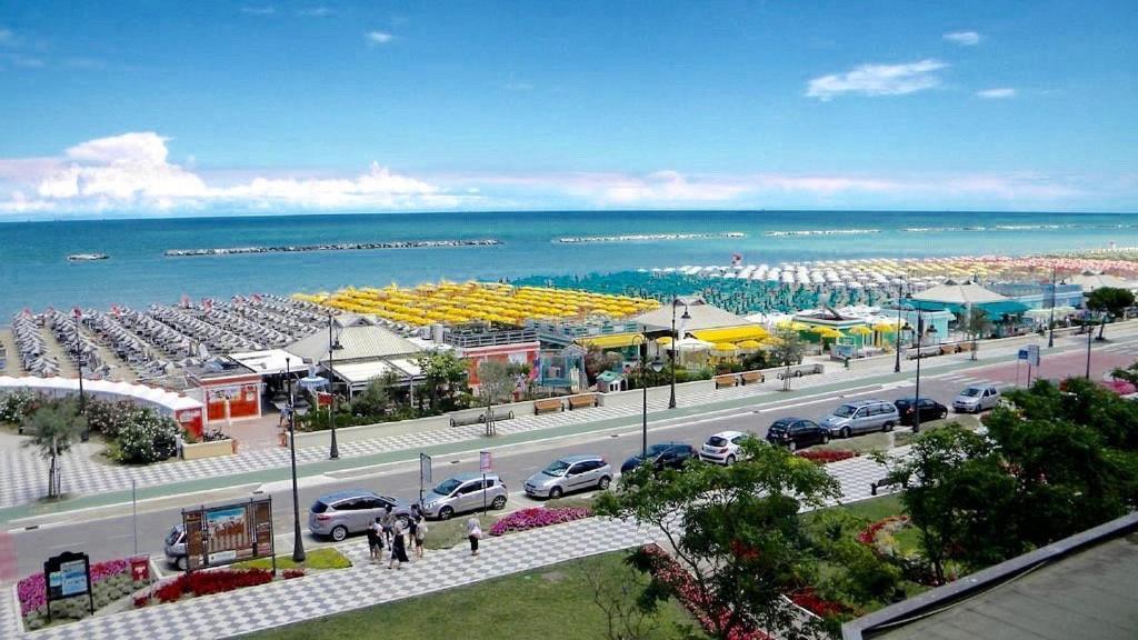 Hotel Cosmopol Cesenatico Exterior photo