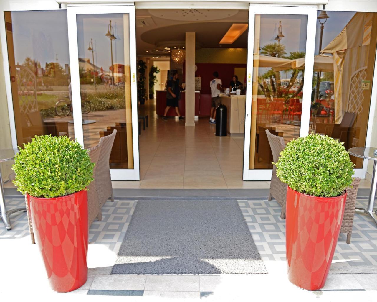 Hotel Cosmopol Cesenatico Exterior photo