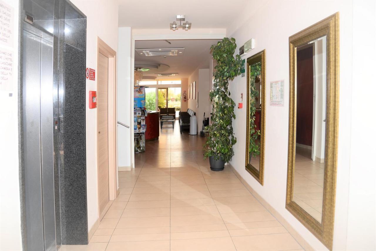 Hotel Cosmopol Cesenatico Exterior photo