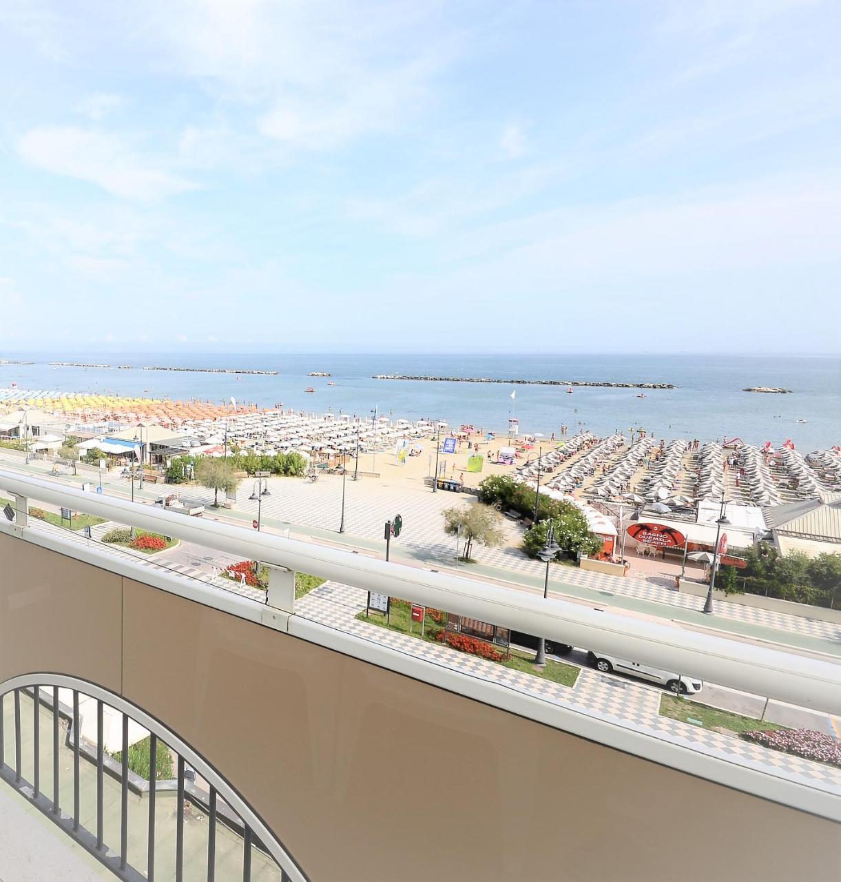 Hotel Cosmopol Cesenatico Exterior photo